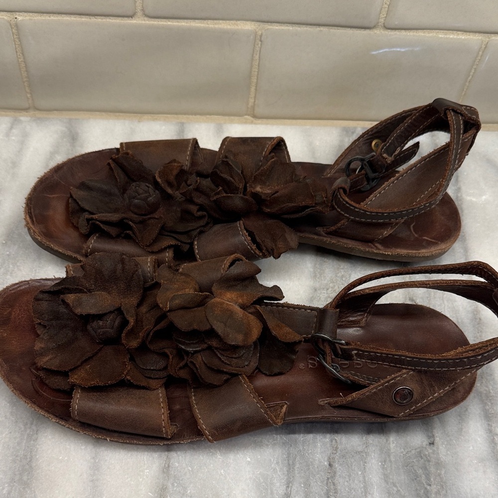Chic Brown Floral Leather Sandals made by Neosens